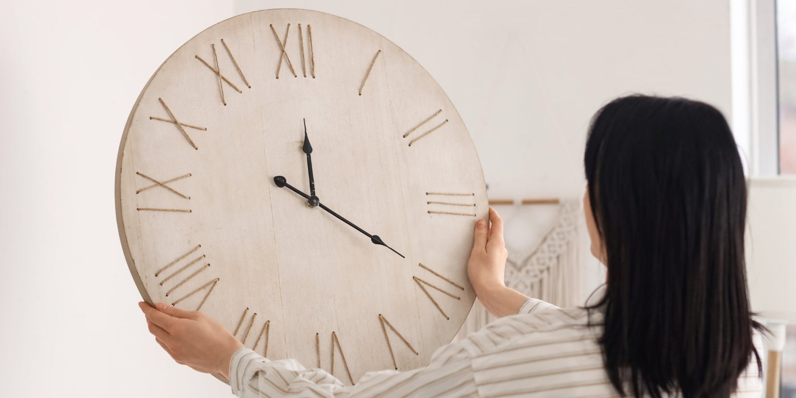 Top 5 Rooms That Look Better with a Big Wall Clock