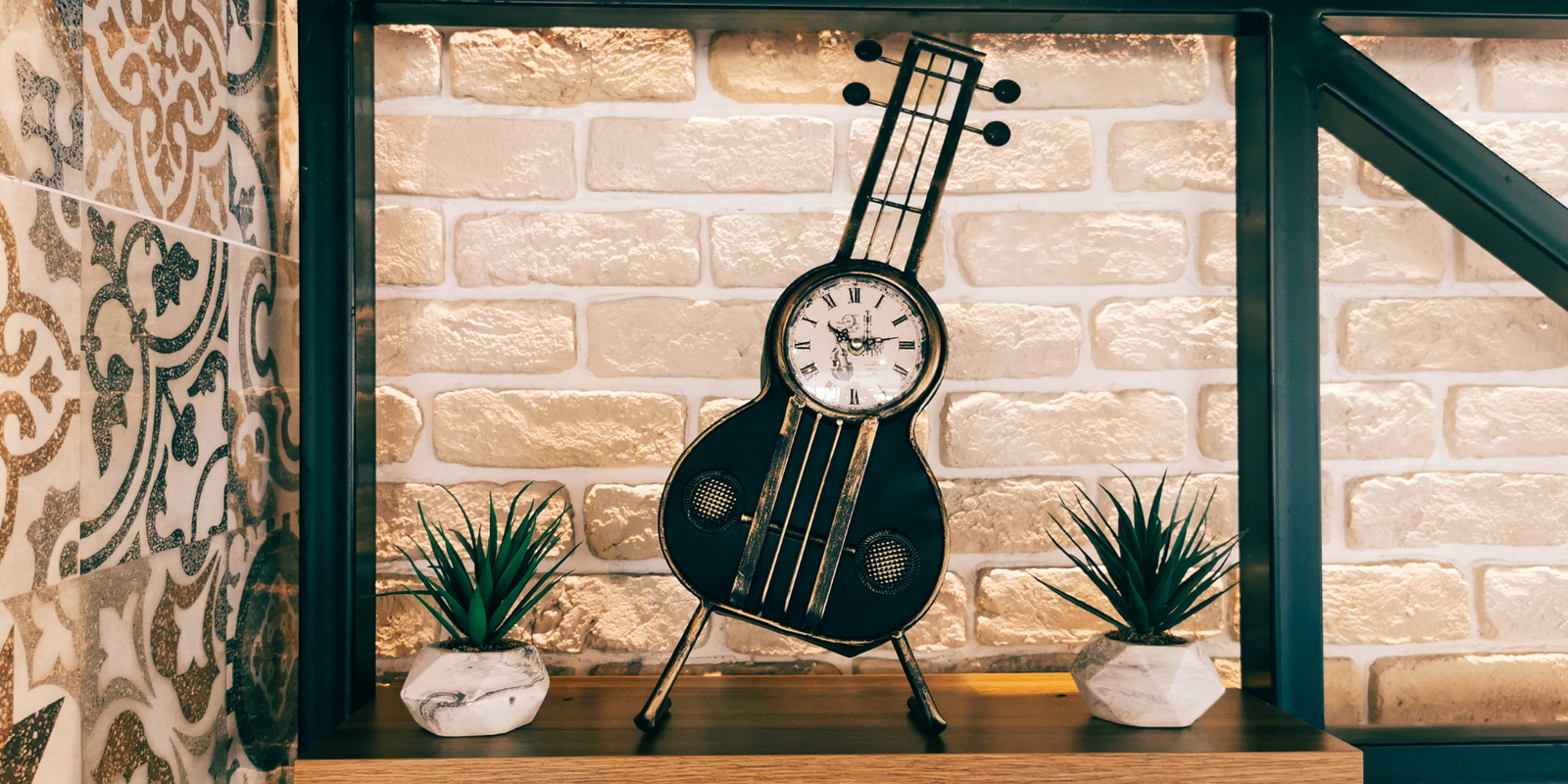 Unique table clock - Premier Clocks